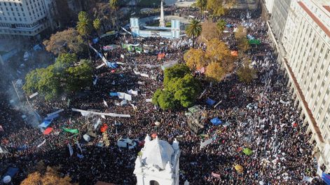 Cristina Kirchner le envió un mensaje a los militantes: No me dejan competir porque saben que pierden