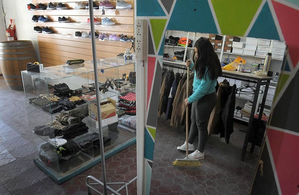 La desocupación bajó, pero la mayor parte de los nuevos empleos no figuran como registrados. Especialistas ven difícil que la situación mejore. / Foto Orlando Pelichotti.