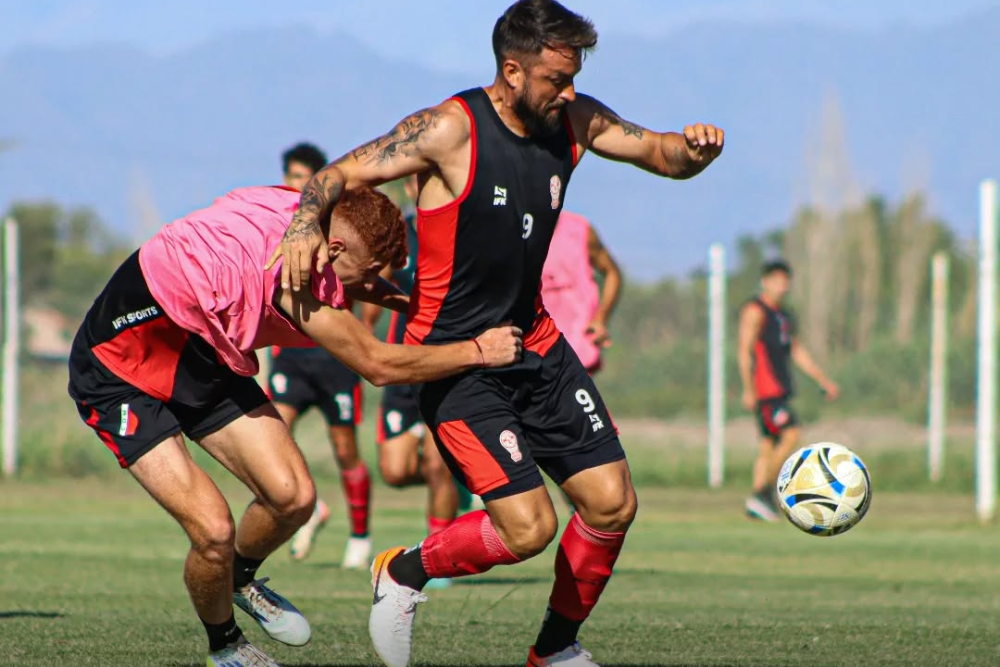 Huracán Las Heras disputó un amistoso con Deportivo Maipú