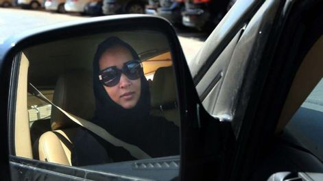 Las chicas se rebelan en el país donde les prohíben manejar