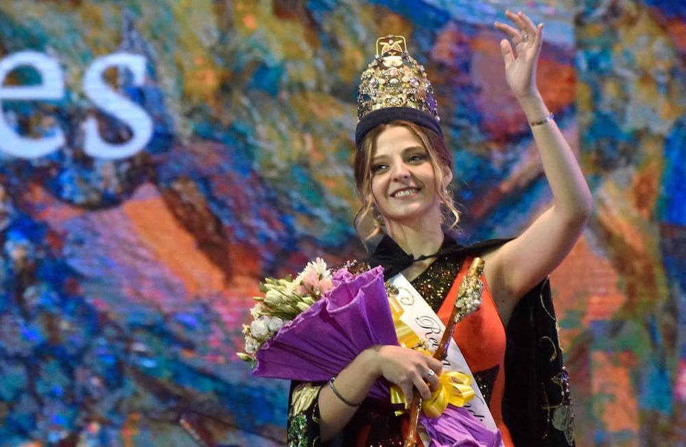 Mariana Gantus fue coronada como la nueva reina de Godoy Cruz en la fiesta “Danza bajo la magia de los parrales”