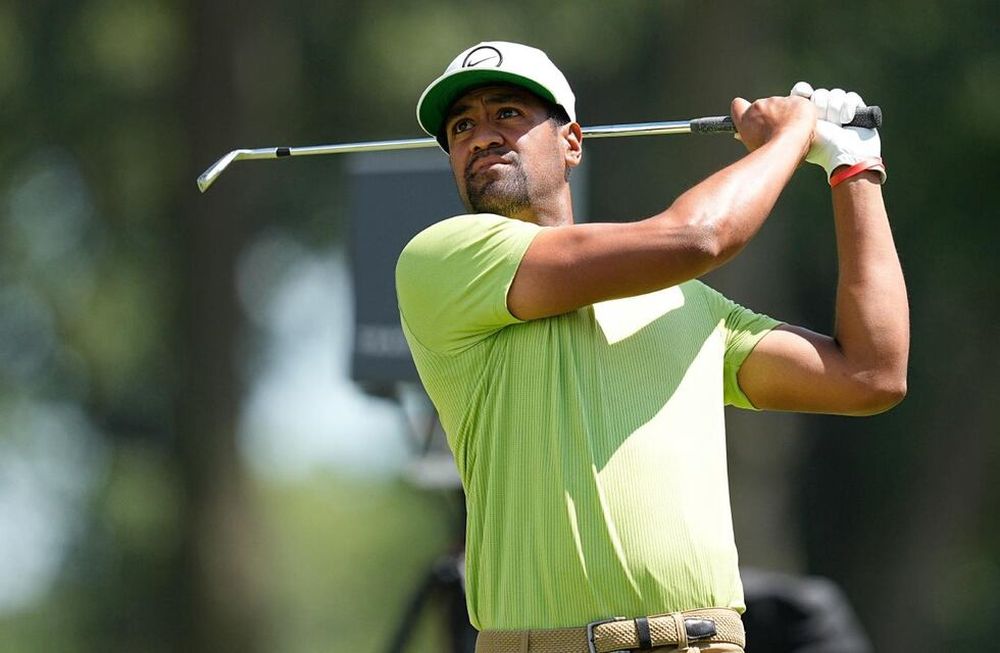 TONY FINAU realiza su golpe en el hoyo 5, en la ronda final del Rocket Mortgage Classic jugado en Detroit Golf Club. Credit Image: © David Donoher/ZUMA Press Wire.