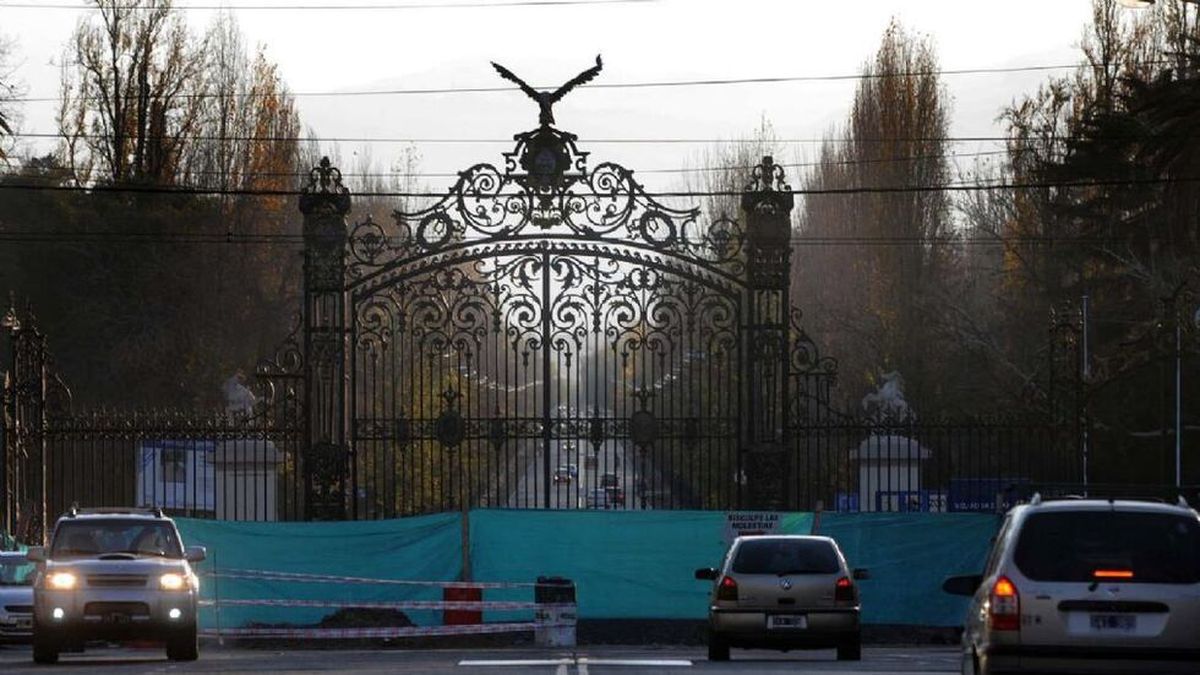 Intenso operativo en el Parque San Martín: trasladaron sustancias peligrosas del Cuerpo Médico Forense