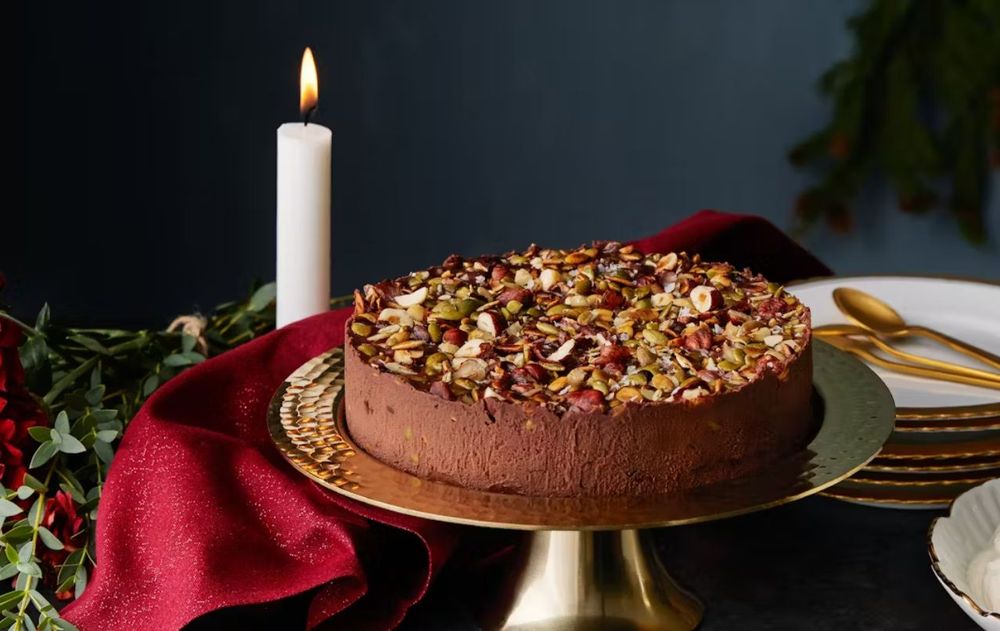 El equilibrio entre chocolate, crema y frutos secos convierten esta receta en una opción que combina sencillez y sabor.