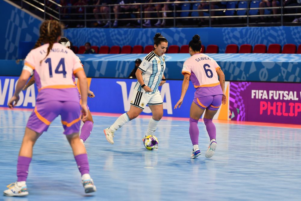 La&nbsp;Selección Argentina femenina de futsal&nbsp;mantuvo este jueves su&nbsp;arrollador paso&nbsp;por el primer&nbsp;Mundial de la historia organizado por FIFA.