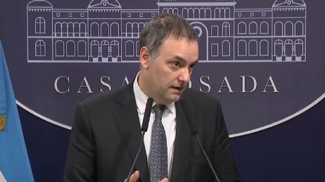 El vocero presidencial Manuel Adorni quiere regimentar al periodismo independiente.