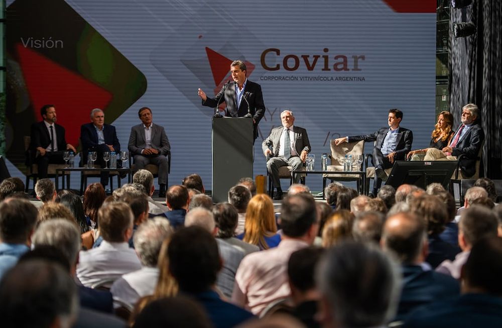 El ministro de Economía, Sergio Massa, anunció la aplicación del dólar diferencial en el Desayuno Anual de la Coviar.