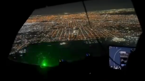 El peligroso chiste de molestar a aviones con punteros láser y los riesgos que pueden derivar en tragedia