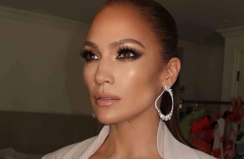 JLo se lució en la alfombra roja de The Mother