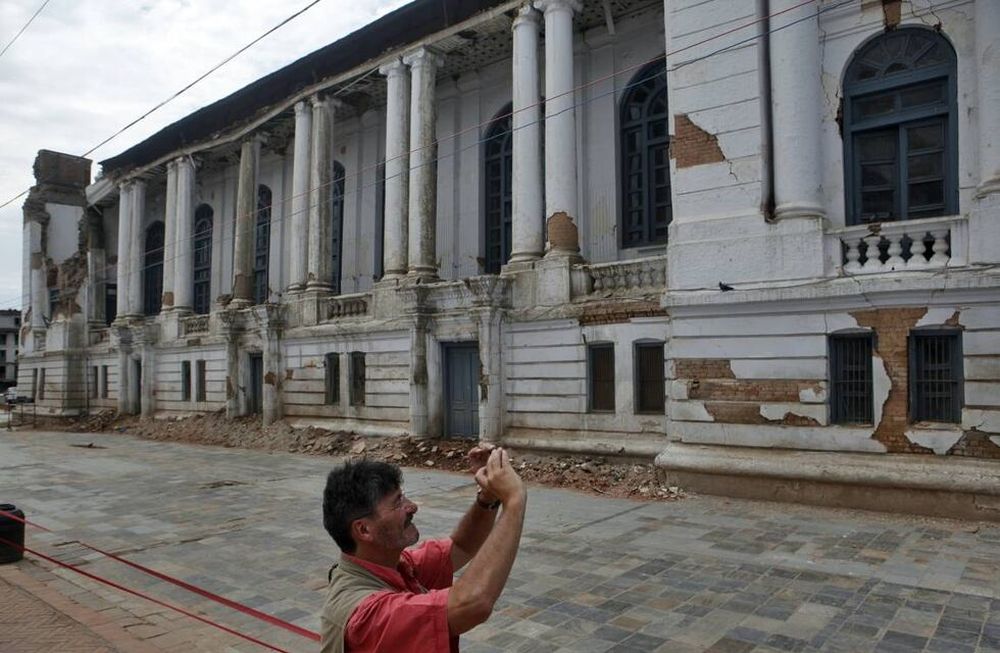Tras los sismos, Nepal reabre monumentos a los turistas
