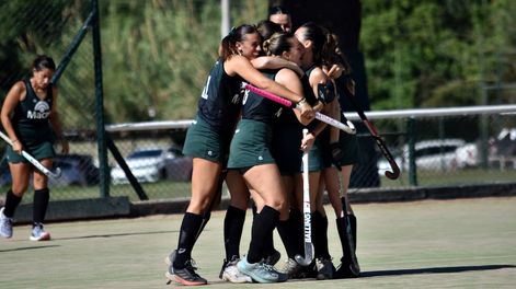 El actual campeón, Banco Mendoza festejó a lo grande, porque ganó el clásico frente a Peumayén y pasó a cuartos de final. Mañana enfrentará a Marista A.