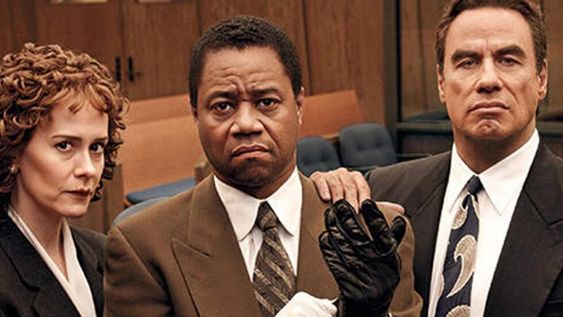 Sarah Paulson, Cuba Gooding Jr. y John Travolta, en la producción de Ryan Murphy que ganó con justicia varios Emmy.