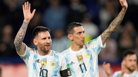 Lionel Messi y Ángel Di María, referentes del seleccionado argentino para el Mundial Qatar 2022. (AP)