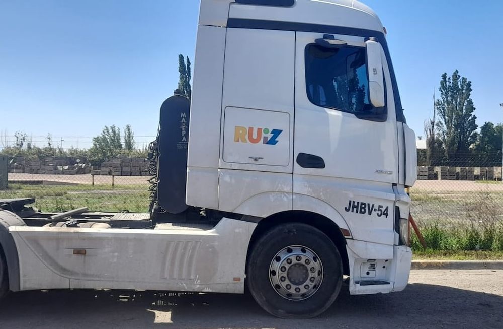 El camión que conducía  D. A.Q., de 44 años y de nacionalidad chilena, que se encuentra detenido. Gentileza Ministerio de Seguridad.