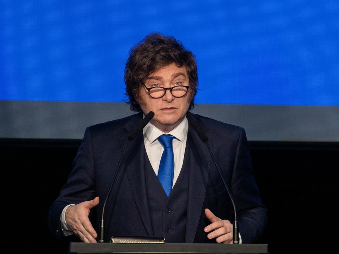 Milei celebró el fallo por YPF con insultos al inútil e incompetente de Kicillof.