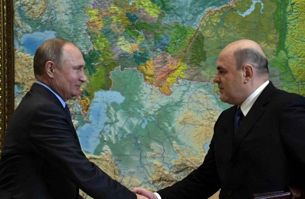 El presidente Vladimir Putin y el primer ministro de Rusia, Mijaíl Mishustin.