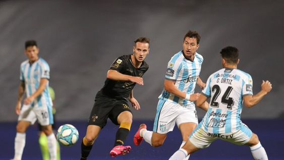 El volante condujo los hilos de su equipo durante todo el partido.