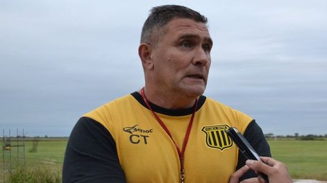 Arnaldo Sialle, el DT de Olimpo de Bahía Blanca
