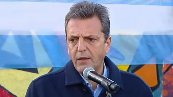 Sergio Massa habló sobre Milei, gremios docentes y la crisis económica.