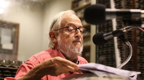 El histórico editor Daniel Divinsky, creador de Ediciones de la Flor, que editó los primeros libros de Mafalda.