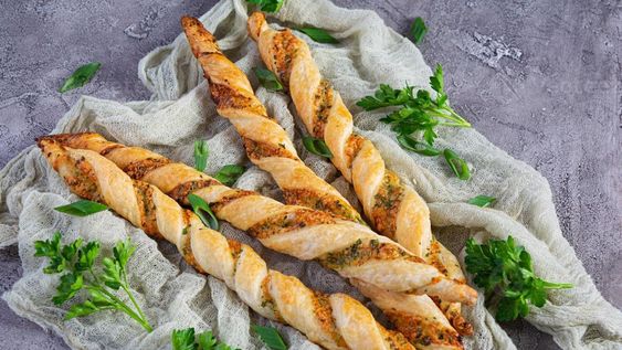 Esta receta de bastoncitos rinde para 4 porciones y funcionan tanto como acompañamiento de aperitivos, sopas o ensaladas. Esta receta de bastoncitos rinde para 4 porciones y funcionan tanto como acompañamiento de aperitivos, sopas o ensaladas.