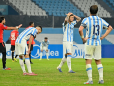 Sin consuelo. El equipo de Gustavo Costas quedó afuera de la Copa Sudamericana en Avellaneda. Sin consuelo. El equipo de Gustavo Costas quedó afuera de la Copa Sudamericana en Avellaneda.