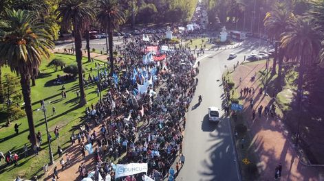 Los Andes | Masiva movilización en Mendoza de estudiantes y trabajadores que se sumaron a la marcha universitaria nacional. Foto: Marcelo Rolland / Los Andes