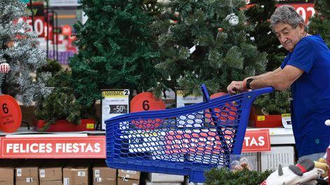 Ya ven en las góndolas de los supermercados productos navideños. Foto: Los Andes
