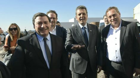 Los Andes | Sergio Massa en Mendoza. Recorrió las instalaciones de Impsa con dirigentes provinciales. Foto: Orlando Pelichotti / Los Andes