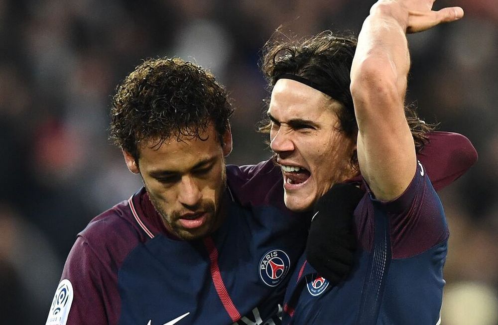Cansado de estar a la sombra de Neymar, Cavani desea dejar el PSG