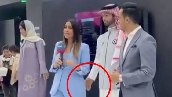 Android Muhammad le tocó la cola a una periodista - Captura de video