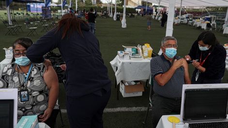 Chile agregará más camas ante récord de ocupación hospitalaria desde que comenzó la pandemia