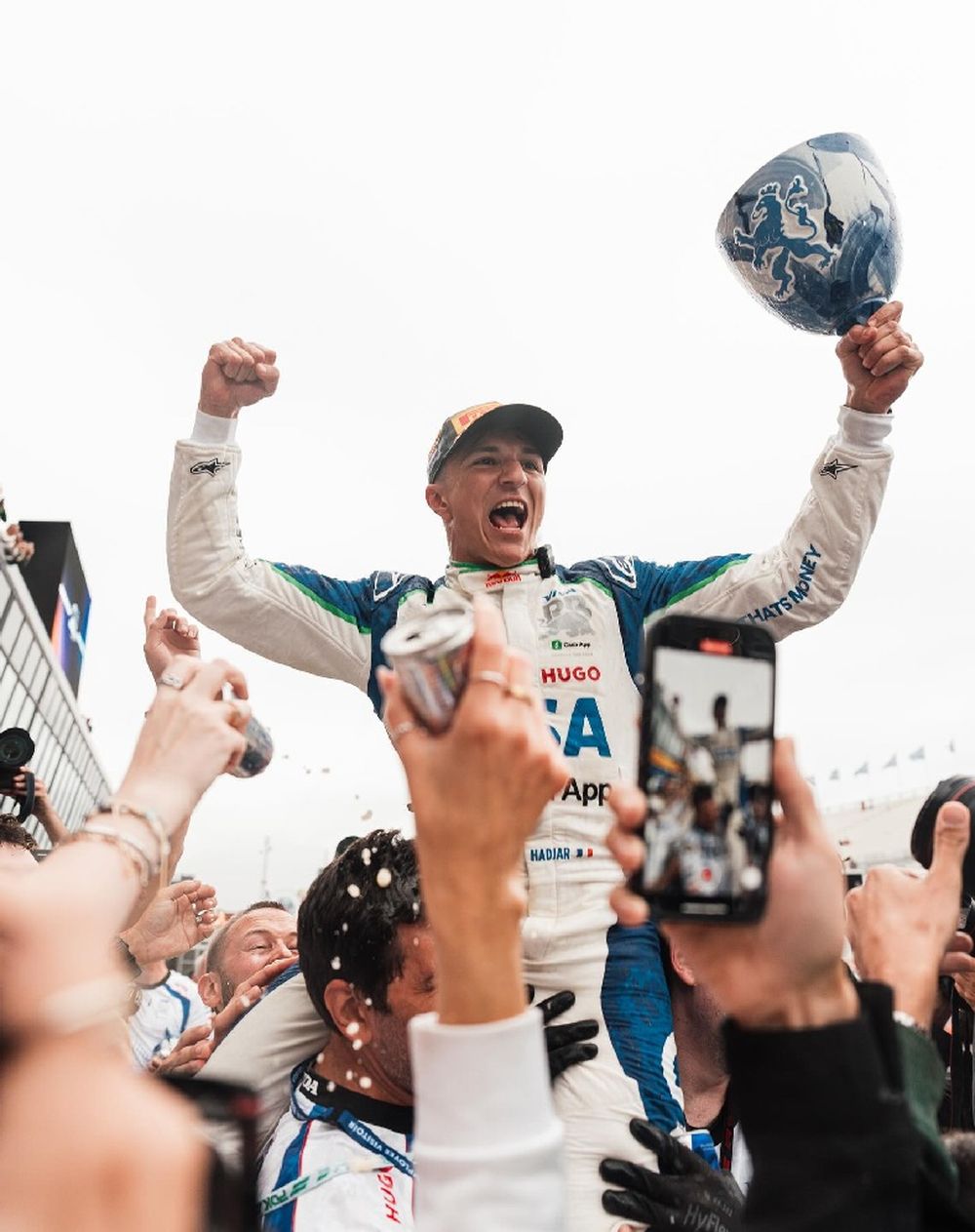 Isack Hadjar será el nuevo compañero de Max Verstappen en Red Bull.