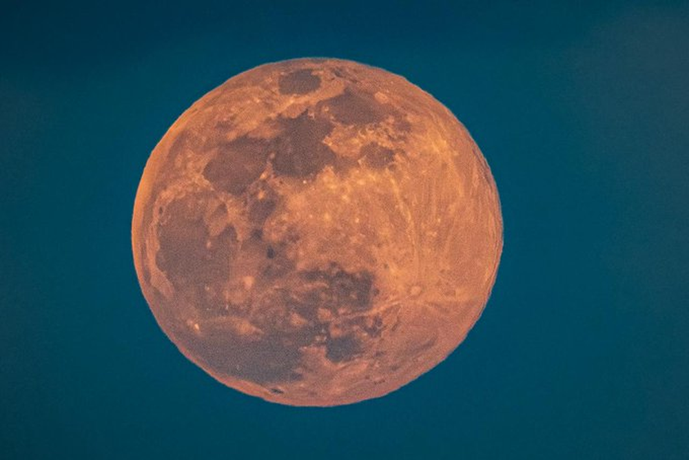 Superluna en el cielo salvadoreño.