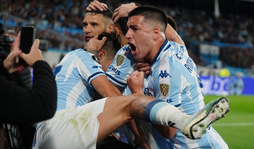 Racing Club deliró con el triunfo agónico que lo llevó a una nueva semifinal de Copa Libertadores.