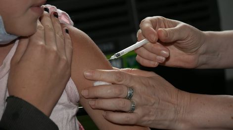 Los Andes | La campaña de vacunación contra sarampión, rubéola, paperas y polio está destinada a todos los niños de entre un año (13 meses) y 4 años. Se ha calculado que la estrategia alcanzará a 100 mil niños de todo el territorio provincial.