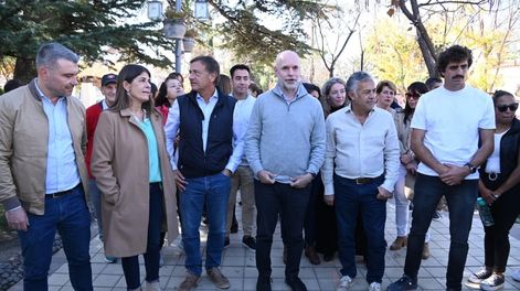 Los Andes | El precandidato presidencial del Pro, Horacio Rodríguez Larreta, estuvo con los radicales Rodolfo Suárez, Alfredo Cornejo, Natalio Mema y Diego Costarelli en la Plaza de Chacras de Coria.