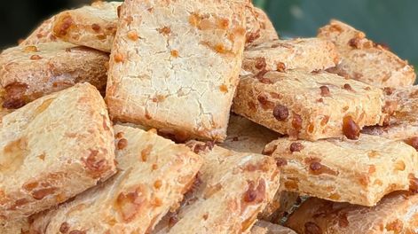 Cómo hacer bizcochitos de queso sin TACC con pocos ingredientes y en minutos