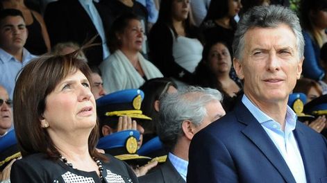 Enojados con el gobierno, espantados con la oposición - Por Carlos S.  La Rosa