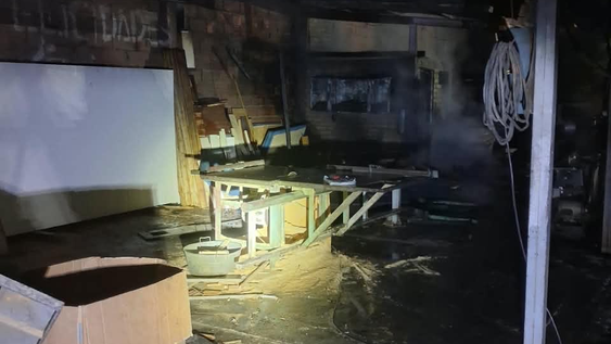Una chispa durante trabajos de soldadura provocó un incendio en un taller de Maipú