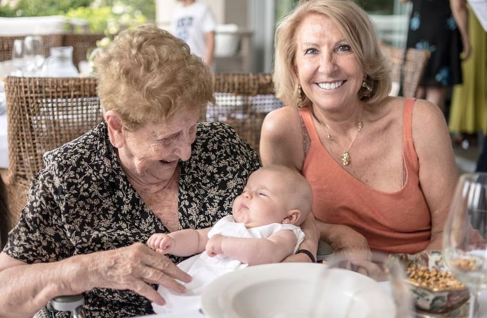La bodeguera y ex legisladora Susana Balbo junto a su mamá Delfina (93) y a su nieta, llamada igual. | Foto: gentileza