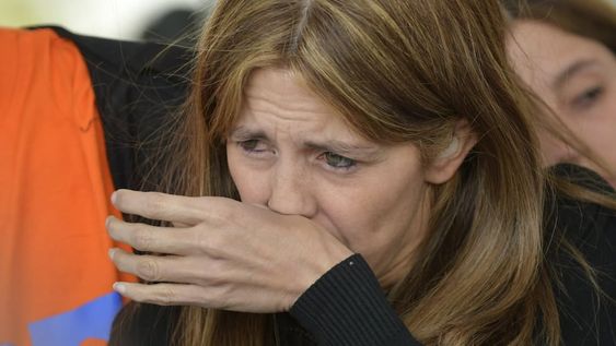 Llanto y desconsuelo de familiares y víctimas del Próvolo por la absolución de las monjas y la ex rectora del instituto. Foto: Orlando Pelichotti / Los Andes
