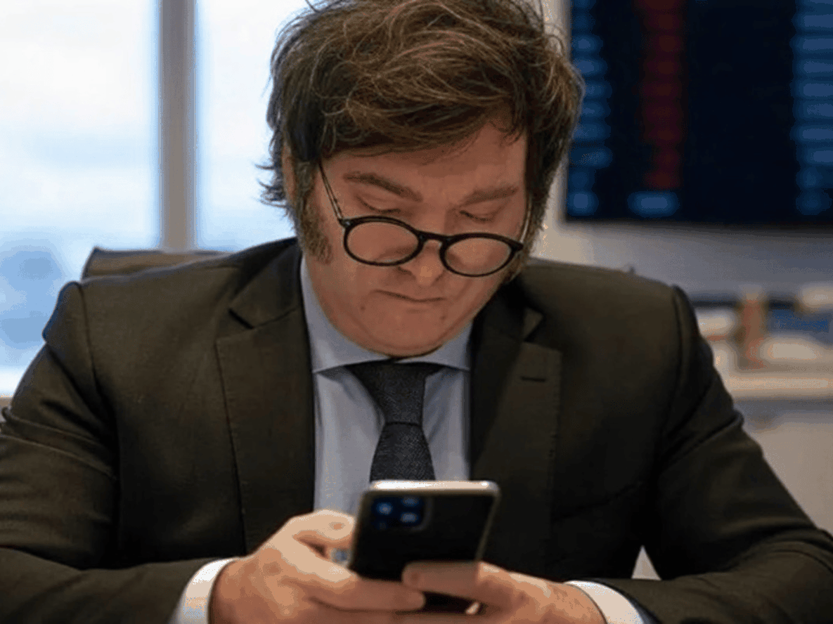 Una empresaria del sector lácteo difundió chats con Milei: de qué hablaron y qué le reclamó