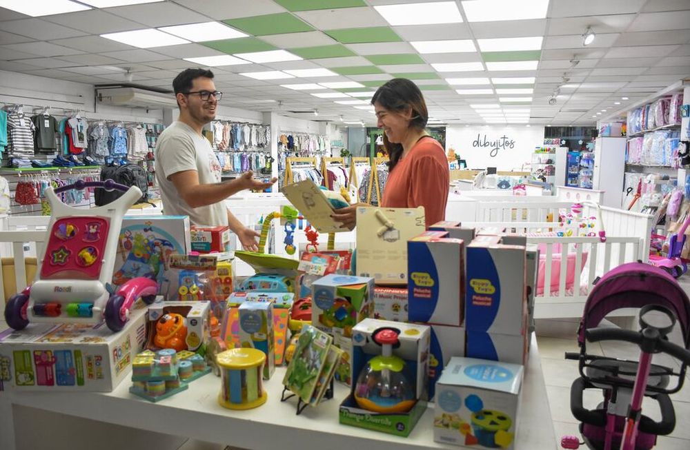 Apostaron a potenciar la marca. Además de las ventas online, mucha gente recurrió a las tiendas físicas a conseguir las ofertas. Foto: Mariana Villa / Los Andes