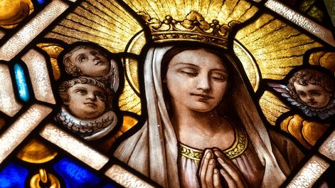 Los Andes | Vitral del Camarín de la Virgen de María Auxiliadora de Rodeo del Medio en Maipú, realizado por el artista español Antonio Estruch. / Foto: Orlando Pelichotti. / Archivo Los Andes