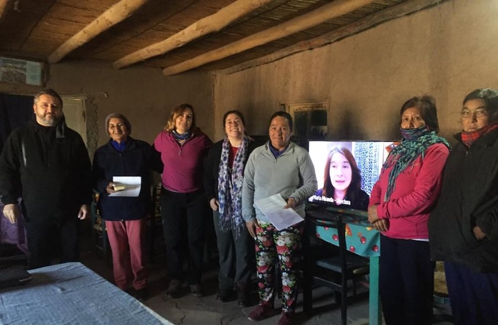 Quince mujeres de la comunidad lavallina impulsaron la creación de la biblioteca comunal y el festival VaPoesía culmina su edición con la apertura de este espacio llamado Hijas de Huanacache.