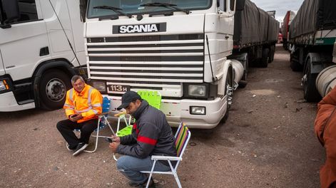 Los Andes | Camiones denuncian malos tratos en el  cruce a Chile. Foto: Ignacio Blanco / Los Andes