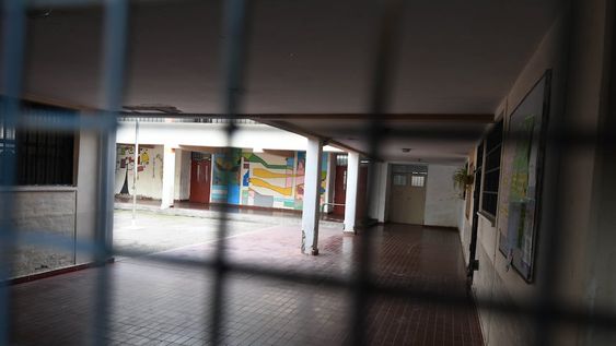 La escuela 4-157 Patria Grande del departamento de Las Heras, “está en obras desde mediados de febrero, desde la escuela han comentado que los obreros van poco por la falta de materiales para trabajar”.
