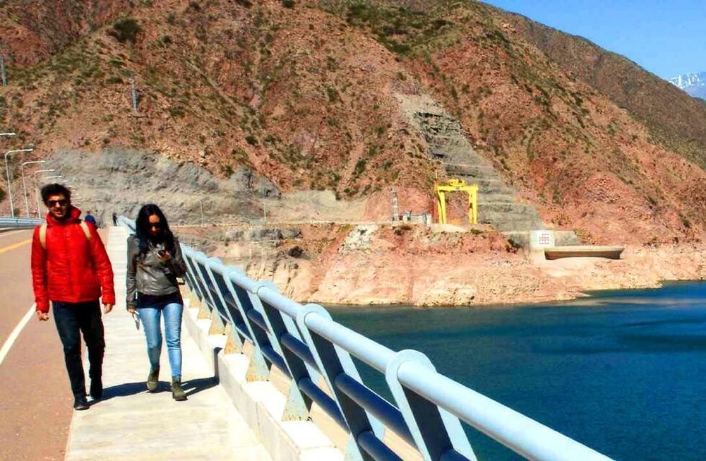 Agua: el consumo triplica lo producido