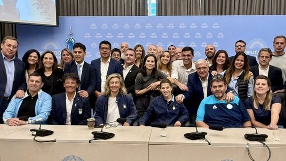 Polideportivo. La novedad es que se crea Consejo Federal para el Alto Rendimiento Deportivo (COFARD), encargado de distribuir el 40 % de los fondos por índice de coparticipación, y establece un plan federal que permitirá a provincias y municipios acceder a programas de apoyo a los deportistas.